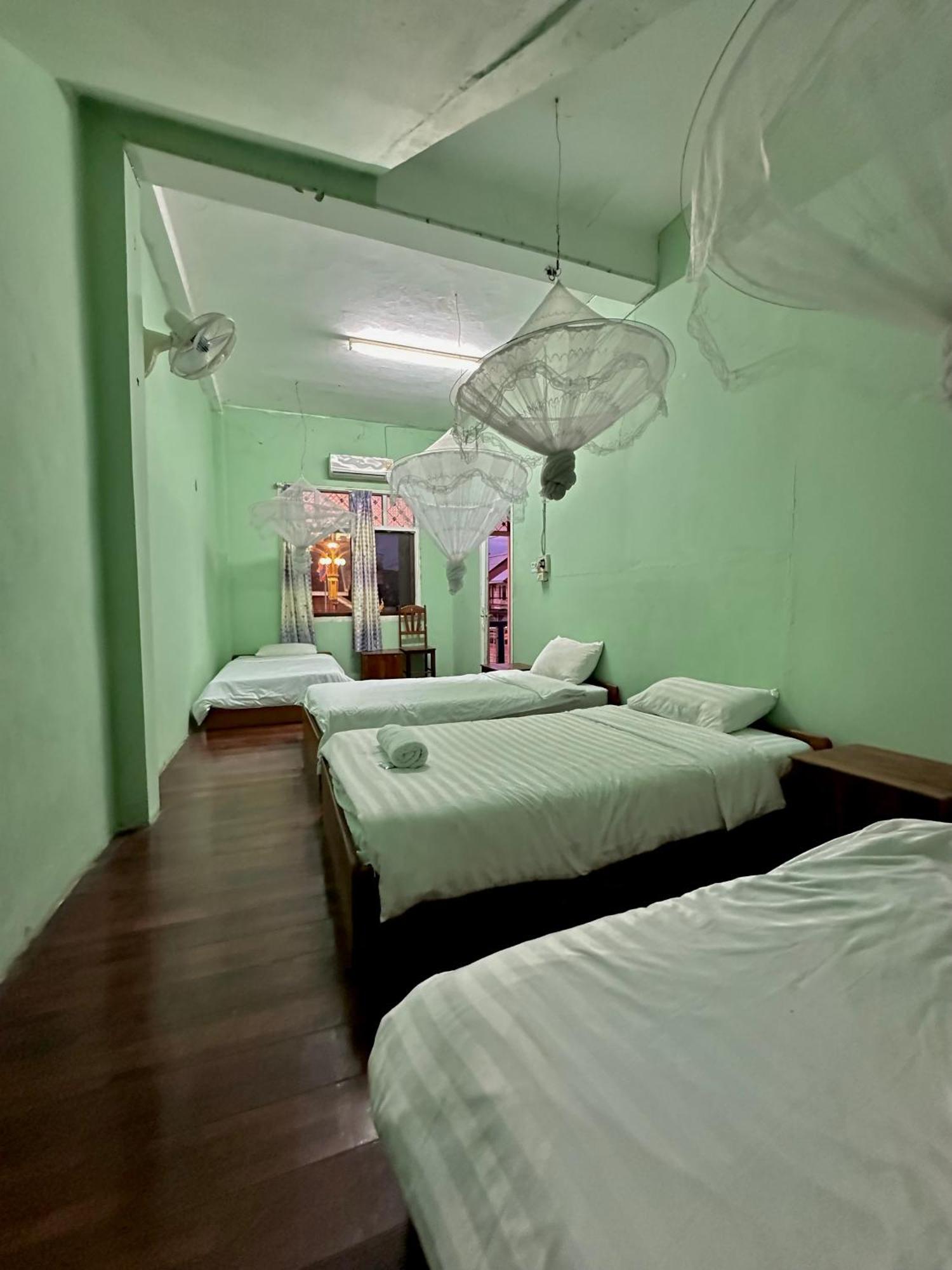 Kfg Guesthouse Thakhek Dış mekan fotoğraf